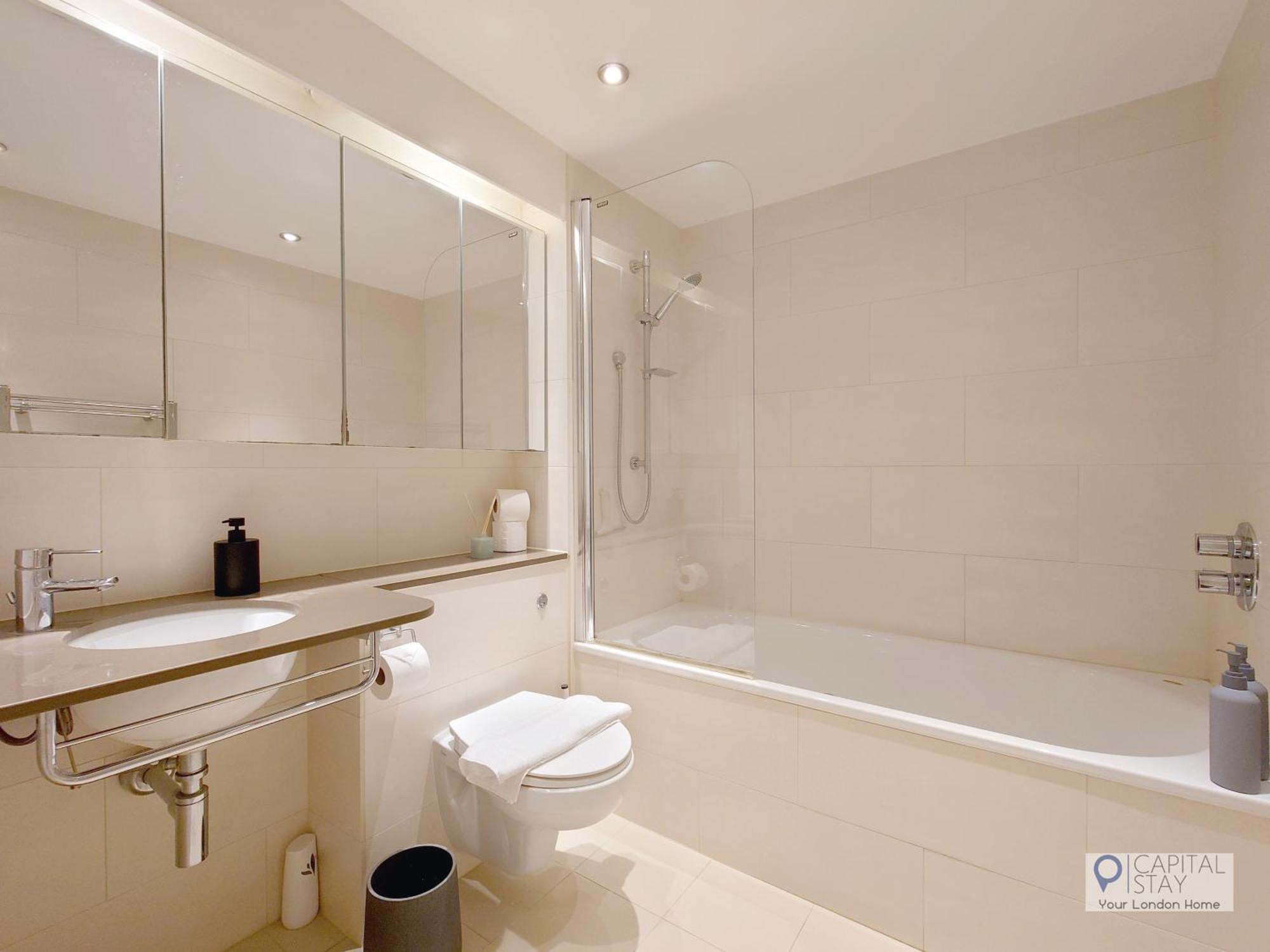 Deluxe Two Bed Apartment With River & City View London Exterior photo