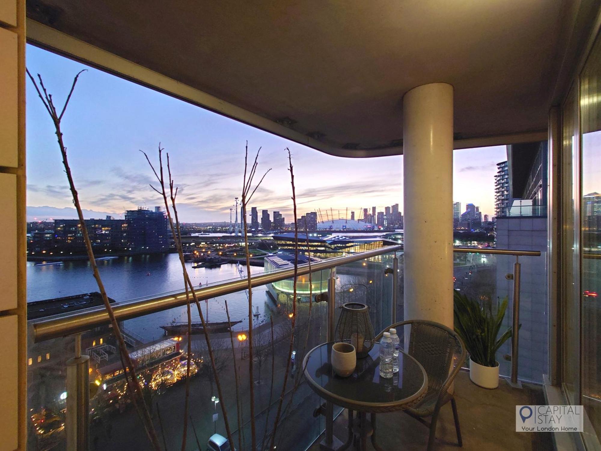 Deluxe Two Bed Apartment With River & City View London Exterior photo